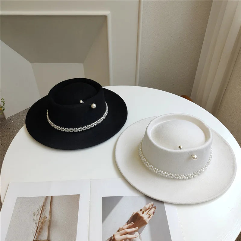 Women's Pearl Chain Fedora High Fashion with Pearl Pins Bump Cap Black White Autumen Winter Ladies Fedoras Wide Brim Girl Hat