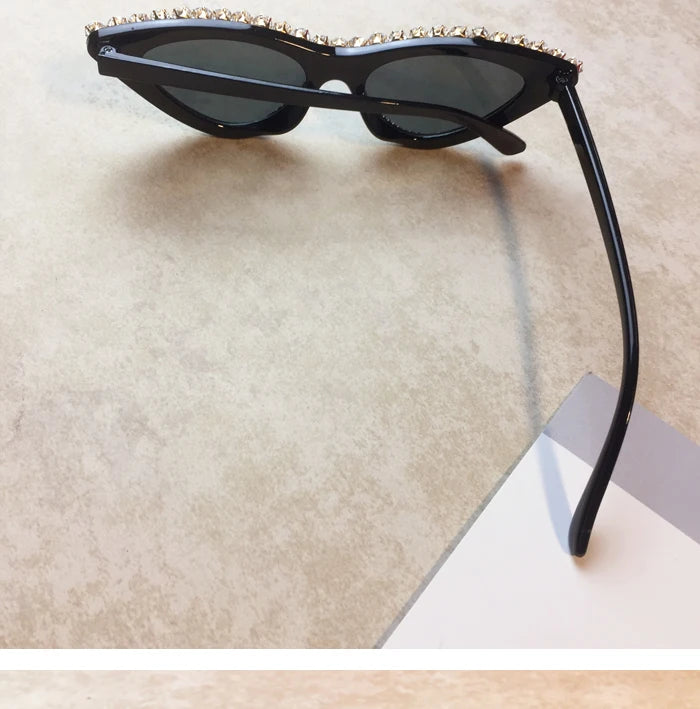 Vintage Luxury Crystal Diamond Cateye Sunglasses Women Brand Designer Black Pink Frame Cat Eye Sun Glasses Bling Bling Eyewear