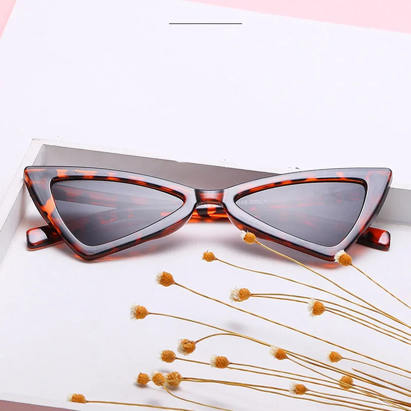 2024 Fashion Butterfly Sunglasses Women Brand Designer Cool Small Frame Cat Eye Sun Glasses Vintage Black Triangle Shades UV400