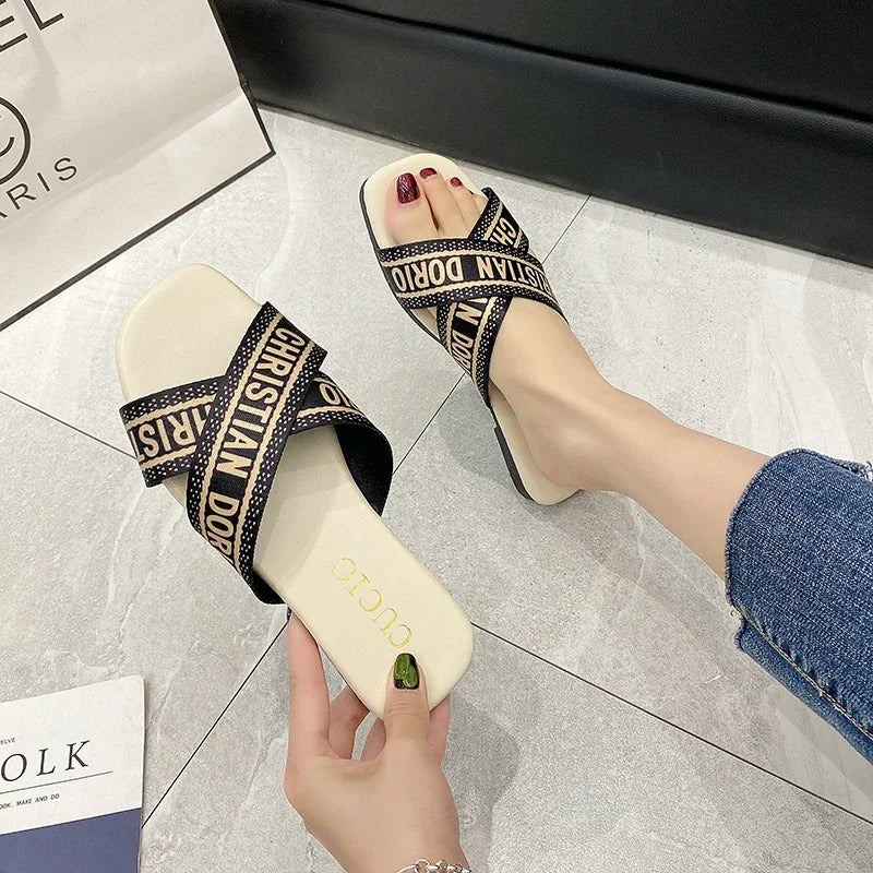 2024 Luxury Fashion Designer Summer New Women's Slippers Bathroom Outdoor Walking Sandals Fashion All-matching Women's Shoes Hot