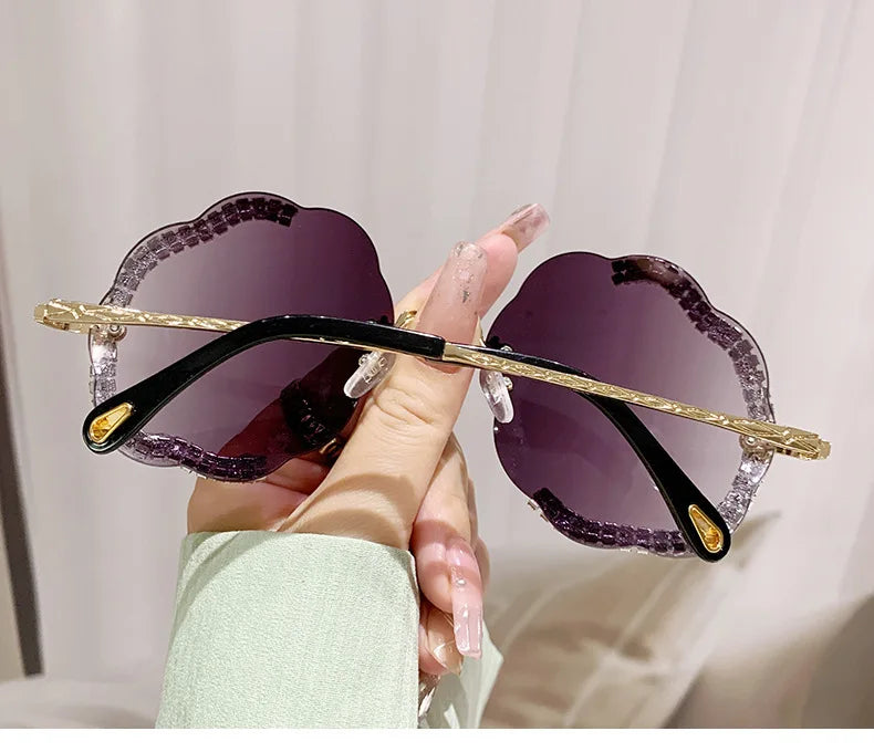 2024 New Metal Frame Flower Designer Women Trendy Fashion Cutting Lens Ladies Street Photography Woman's Shades Sunglasses