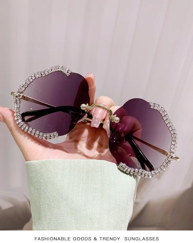 2024 New Metal Frame Flower Designer Women Trendy Fashion Cutting Lens Ladies Street Photography Woman's Shades Sunglasses