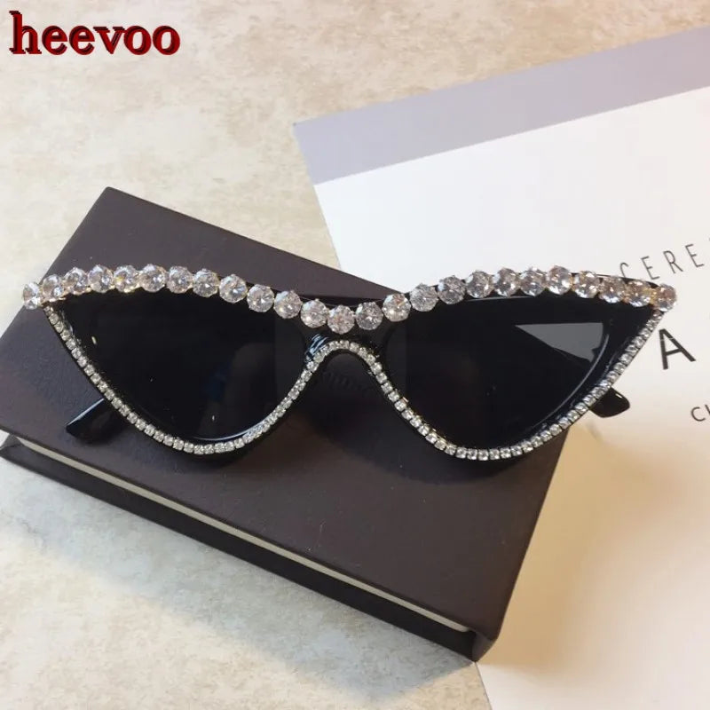 Vintage Luxury Crystal Diamond Cateye Sunglasses Women Brand Designer Black Pink Frame Cat Eye Sun Glasses Bling Bling Eyewear